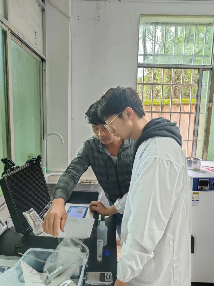 山東萊恩德食品安全檢測(cè)儀走進(jìn)江西省新余市逸夫小學(xué)，為師生食品安全保駕護(hù)航